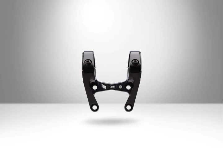 Tee TITLE DM1 Black 35 x 46mm largo, Integrada para DH