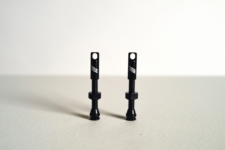 Válvula Tubeless Title Negro 44mm