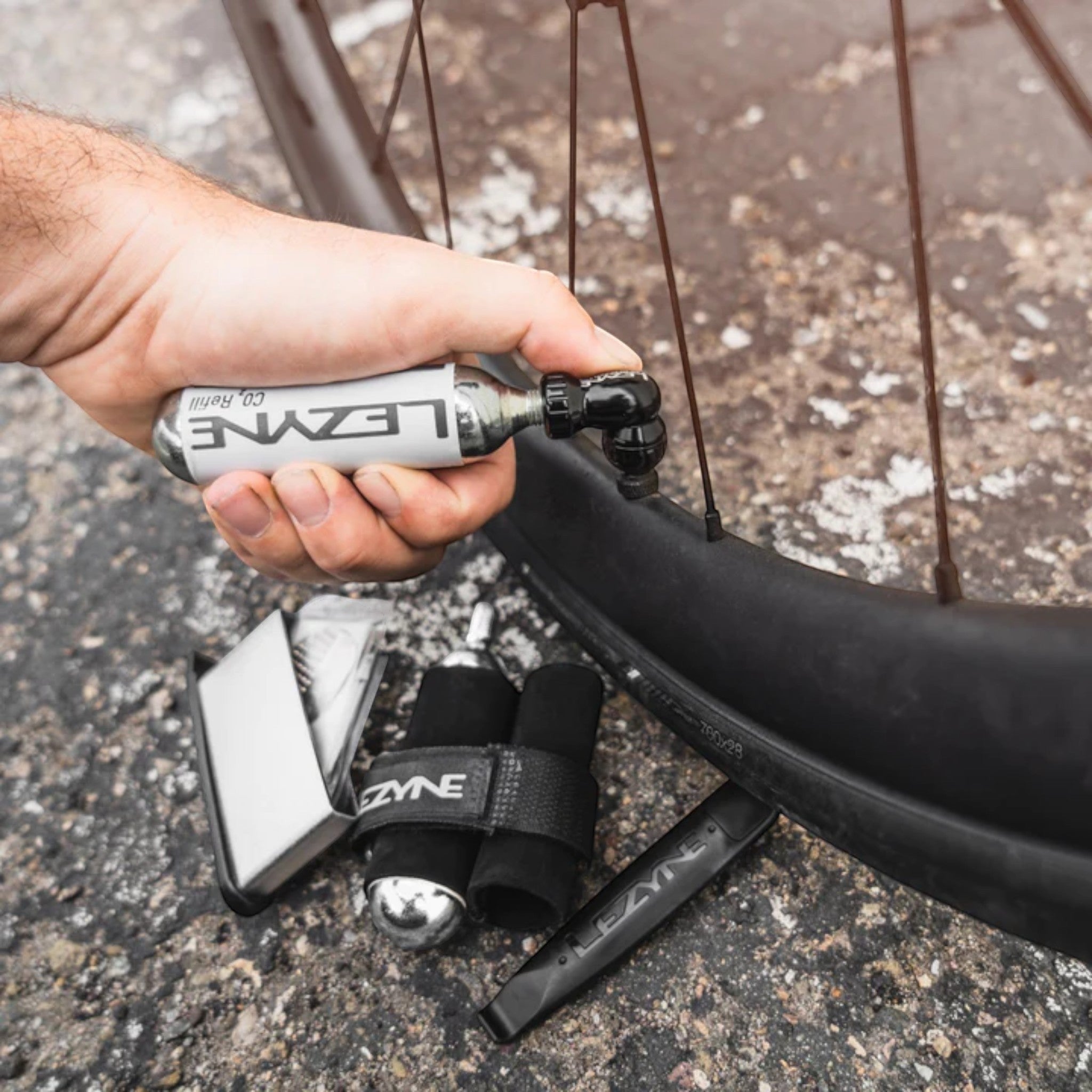Cabezal Dispensador CO2 Lezyne, 2 en 1, Negro