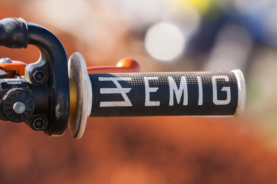 Puños de Moto Odi Emig Pro MX V2 Lock On Grip Blackout
