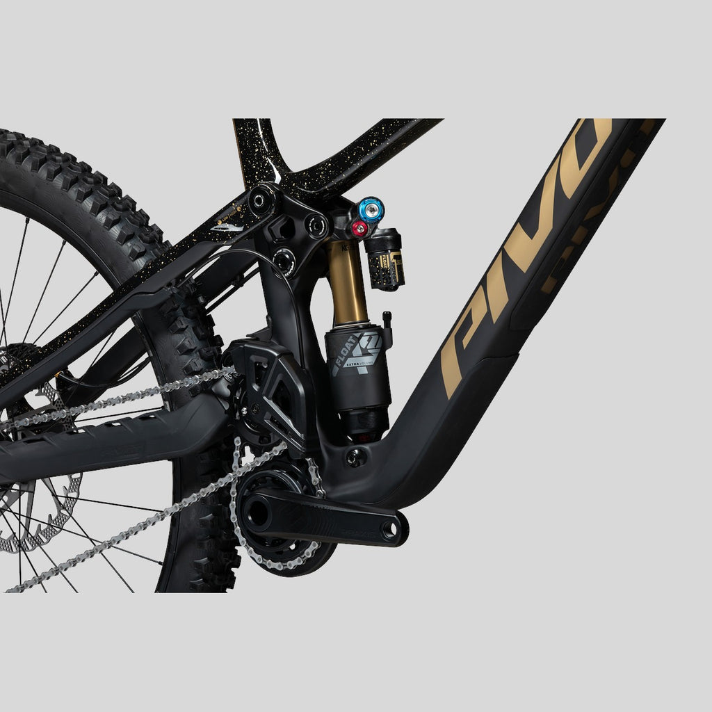 BICICLETA DH PIVOT PHOENIX SAINT BLACK GOLD