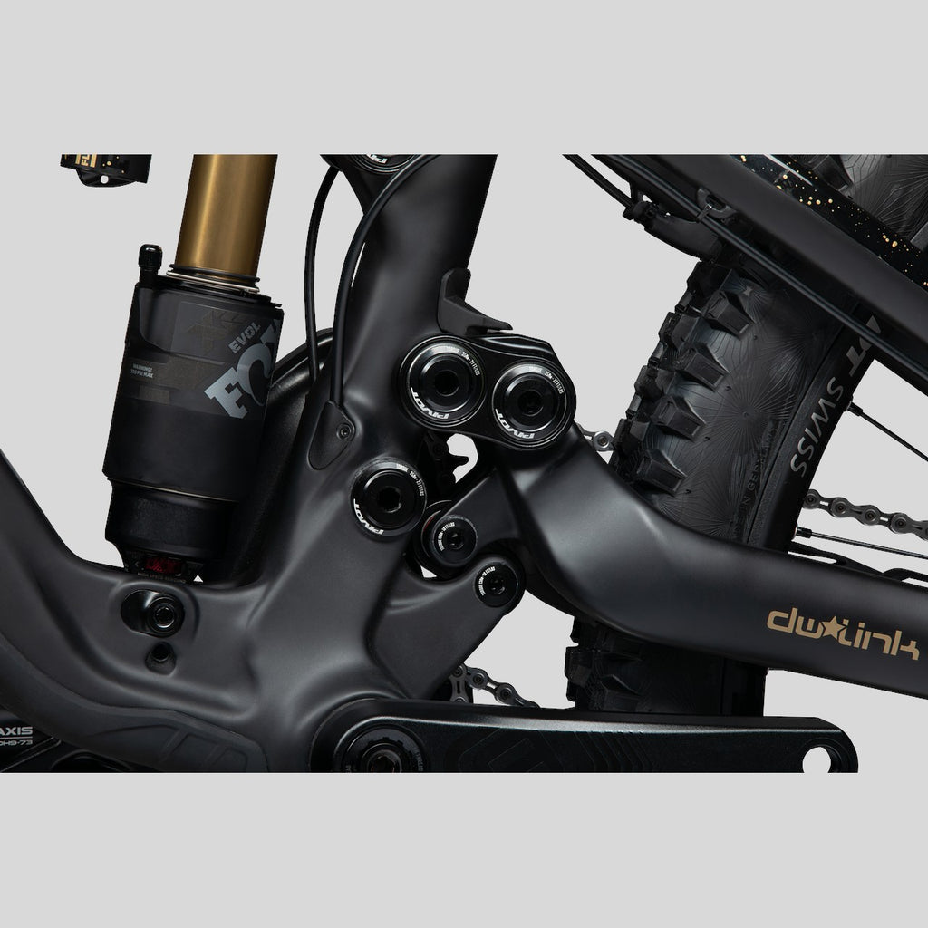 BICICLETA DH PIVOT PHOENIX SAINT BLACK GOLD