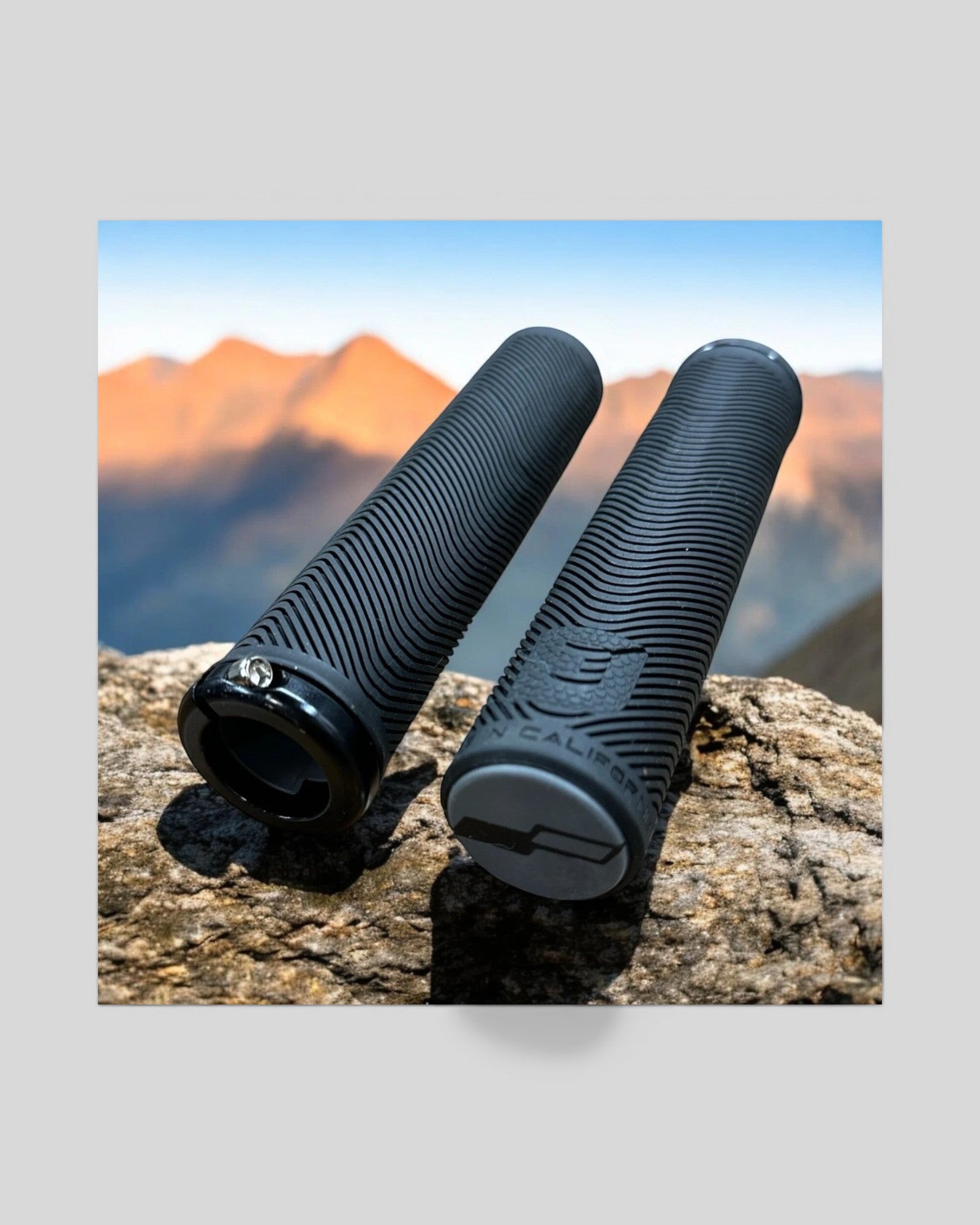 NUEVOS!: Puños SENSUS Cloudwave Lock On - Emil Johansson 2026 Signature
