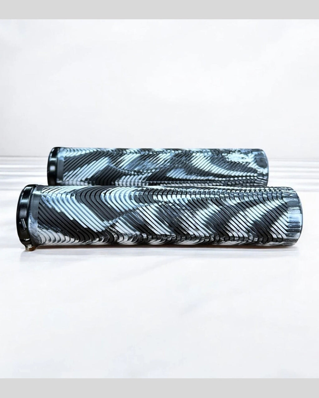 NUEVOS! Puños SENSUS Cloudwave Lock On - Emil Johansson 2026 Signature, Zebra