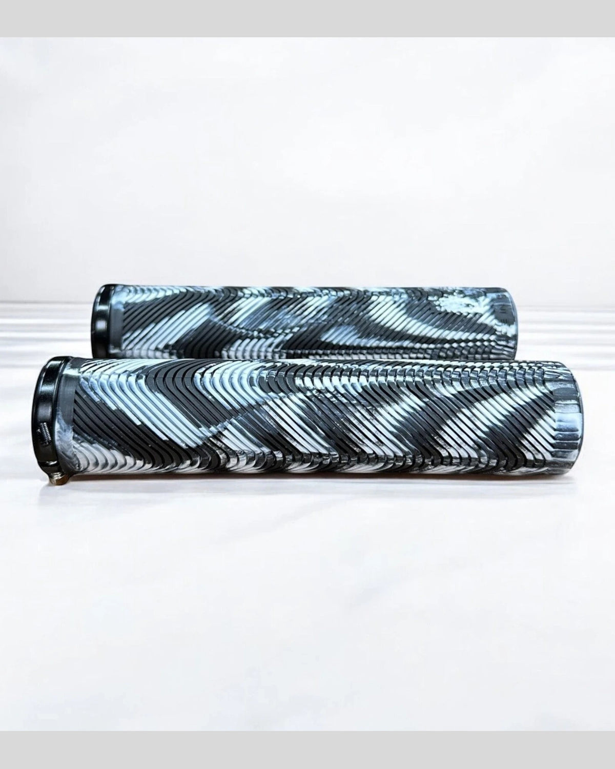 NUEVOS! Puños SENSUS Cloudwave Lock On - Emil Johansson 2026 Signature, Zebra