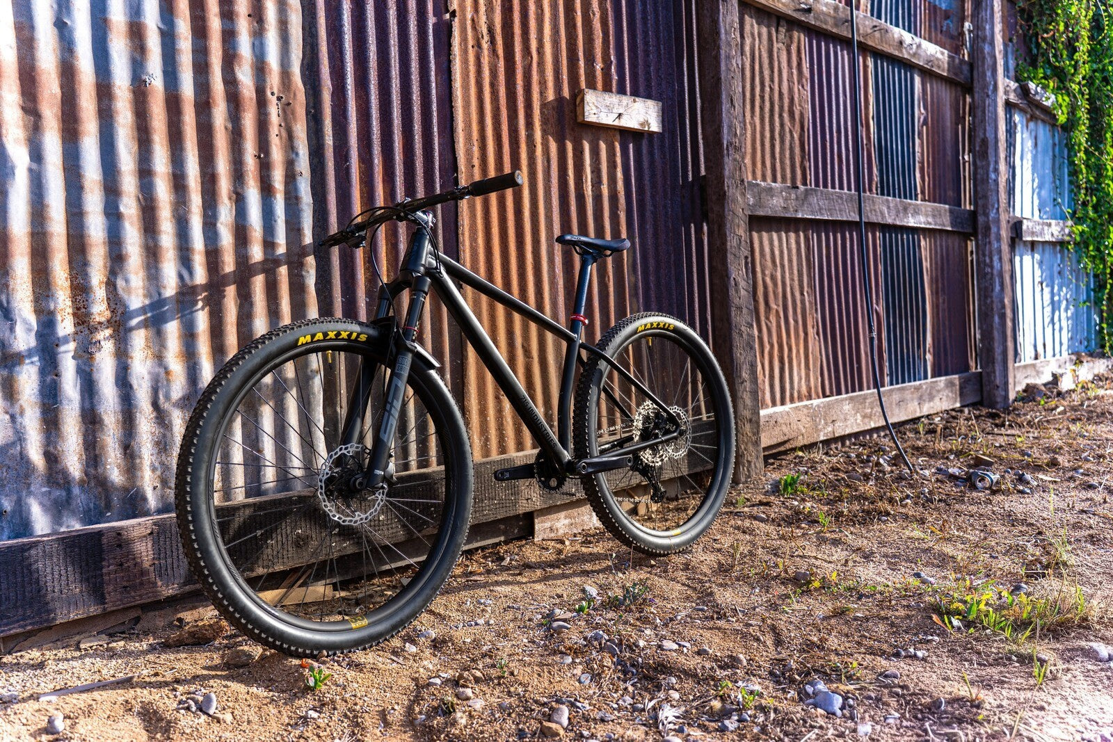 Bicicleta 715 IND, KAZE XC 29er, Negra