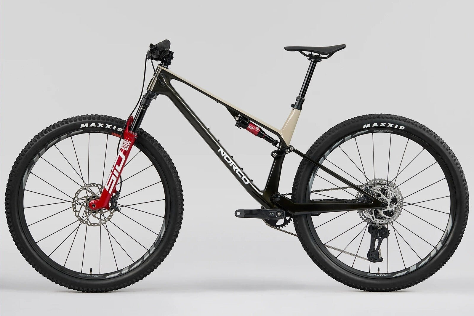 NUEVA: Norco Revolver C1 120, aro 29 2026 | Fast Black Raw Carbon / Warm Grey