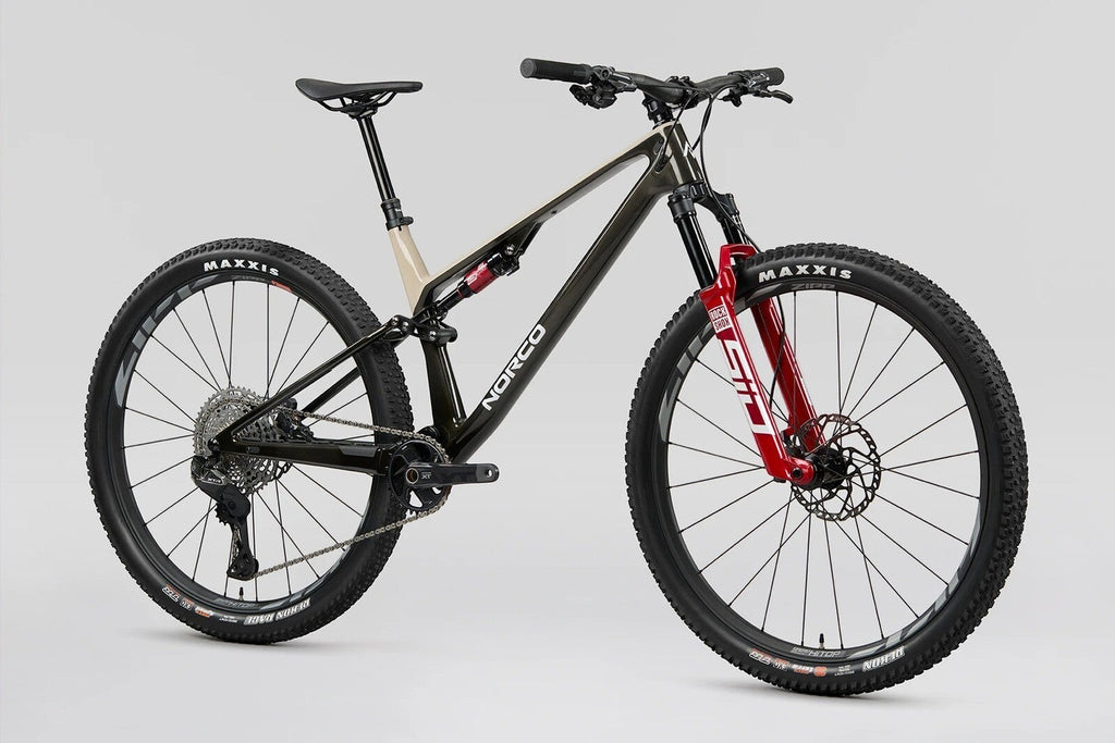 NUEVA: Norco Revolver C1 120, aro 29 2026 | Fast Black Raw Carbon / Warm Grey