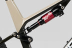 NUEVA: Norco Revolver C1 120, aro 29 2026 | Fast Black Raw Carbon / Warm Grey