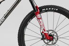 NUEVA: Norco Revolver C1 120, aro 29 2026 | Fast Black Raw Carbon / Warm Grey