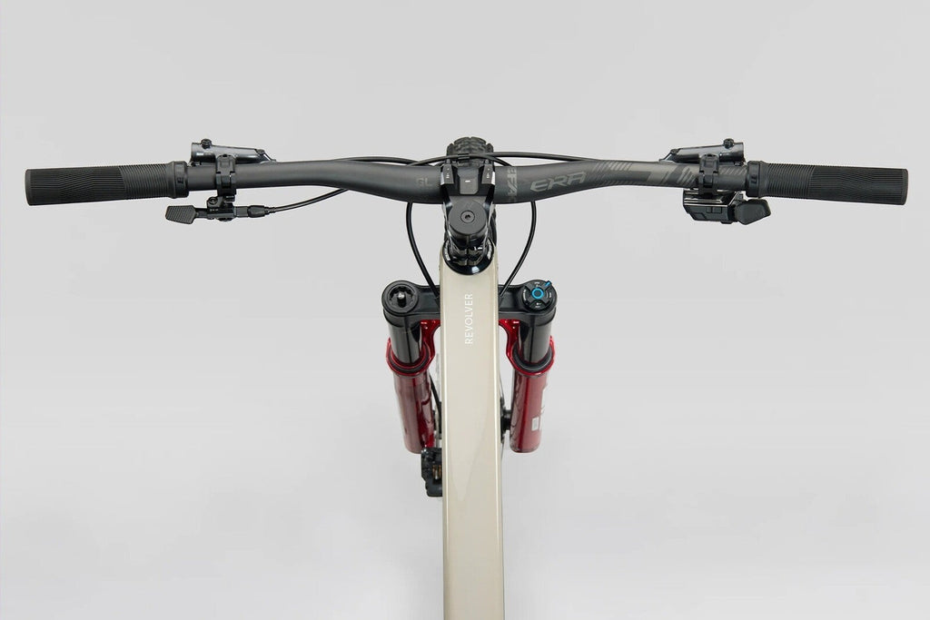 NUEVA: Norco Revolver C1 120, aro 29 2026 | Fast Black Raw Carbon / Warm Grey