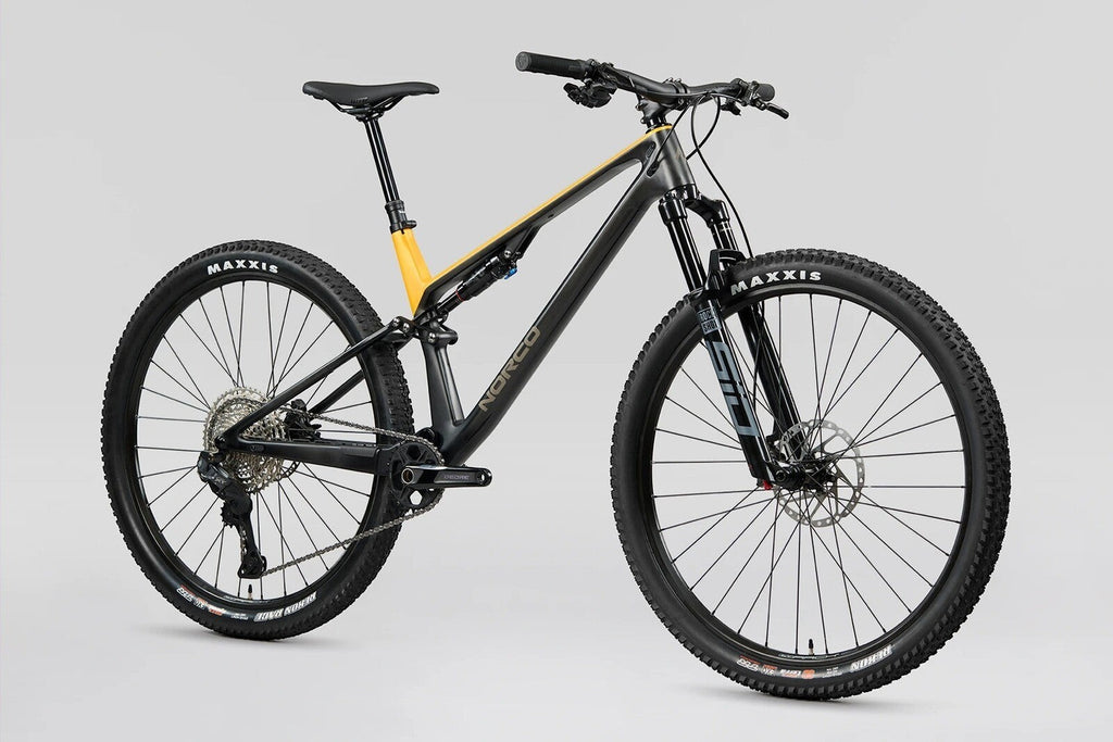 NUEVA: Norco Revolver C2 120, aro 29 2026 | Fast Black Raw Carbon / Golden Larch