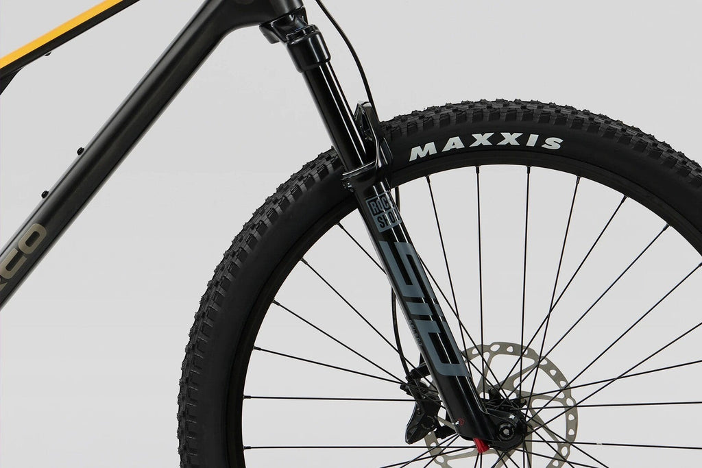 NUEVA: Norco Revolver C2 120, aro 29 2026 | Fast Black Raw Carbon / Golden Larch