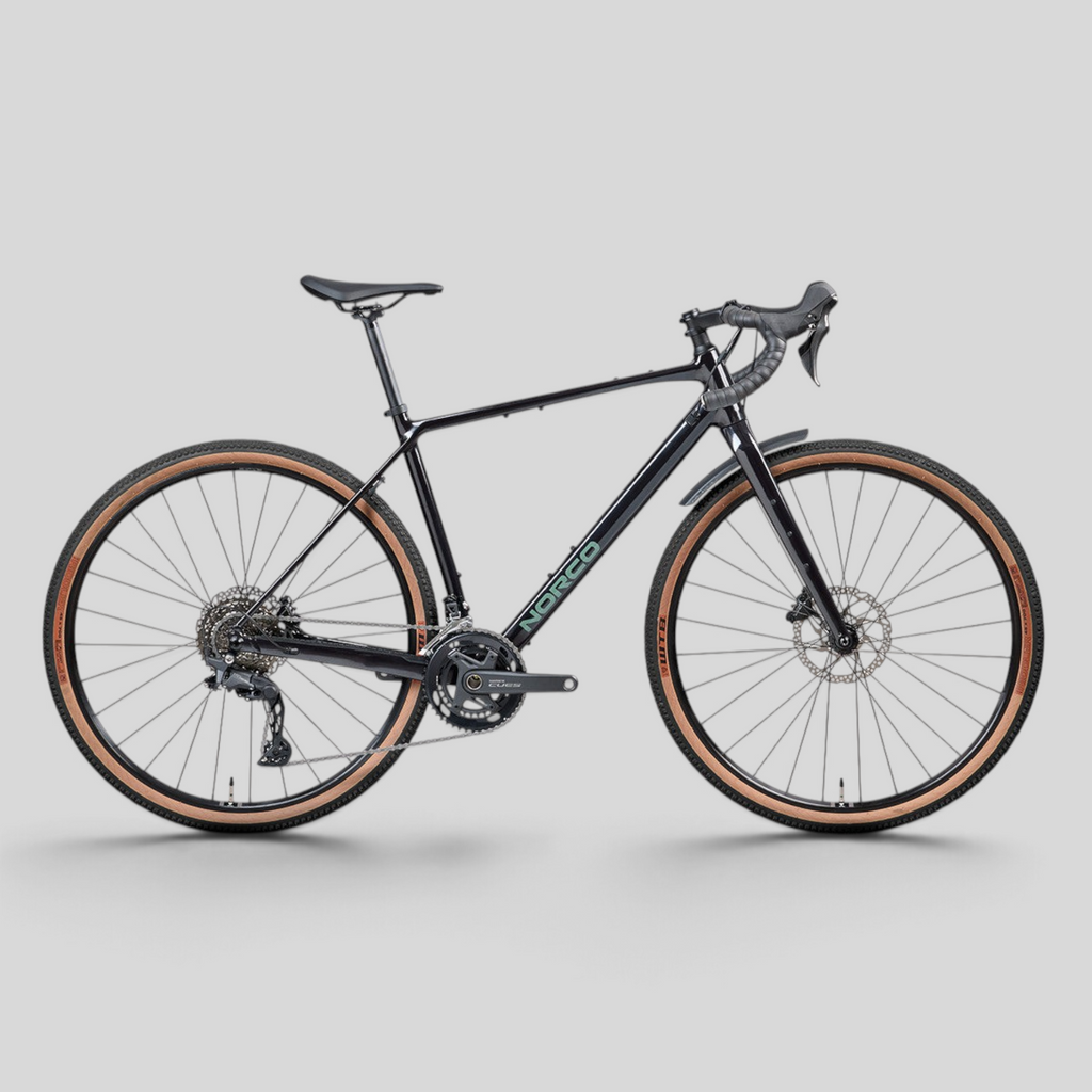 Bicicleta gravel negra Norco Search A3 de MZ Bikes con cuadro de aluminio, horquilla de carbono y neumáticos WTB