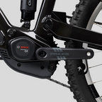 Detalle del motor Bosch Performance Line CX y bielas Praxis en la bicicleta eléctrica de enduro MZ Bikes Norco Range