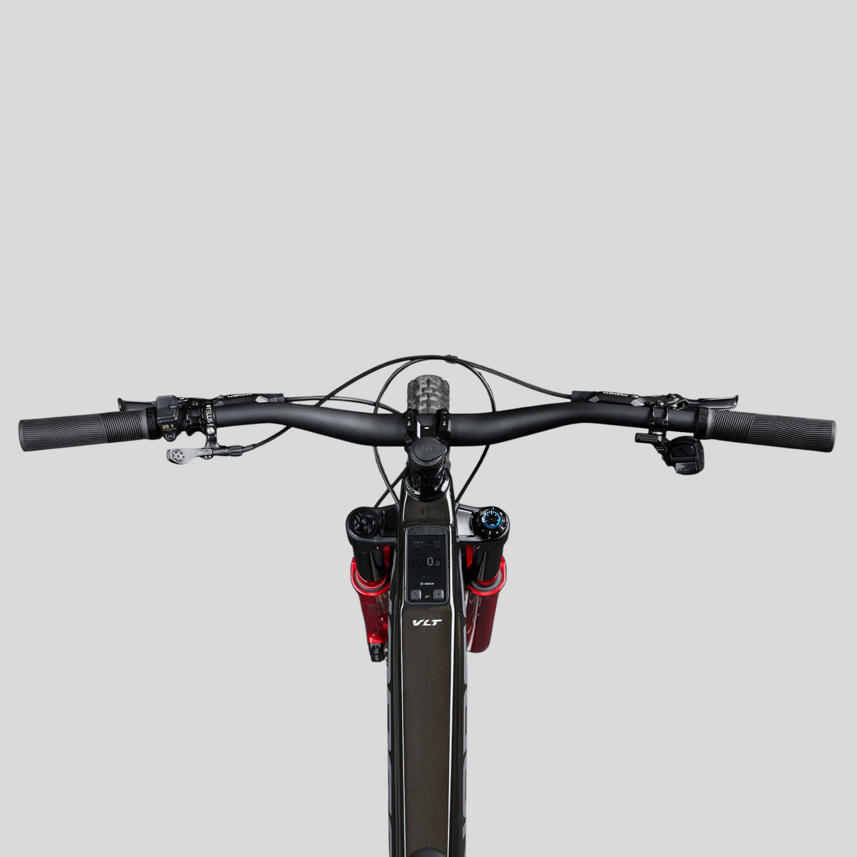Vista superior del manubrio y cockpit de la bicicleta eléctrica MZ Bikes Norco Range VLT CX C1 en color Space Black