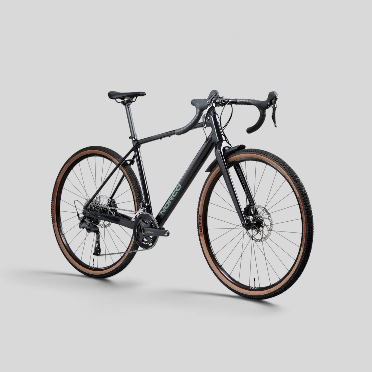 Bicicleta gravel negra Norco Search A3 de MZ Bikes con cuadro de aluminio, horquilla de carbono y neumáticos WTB.