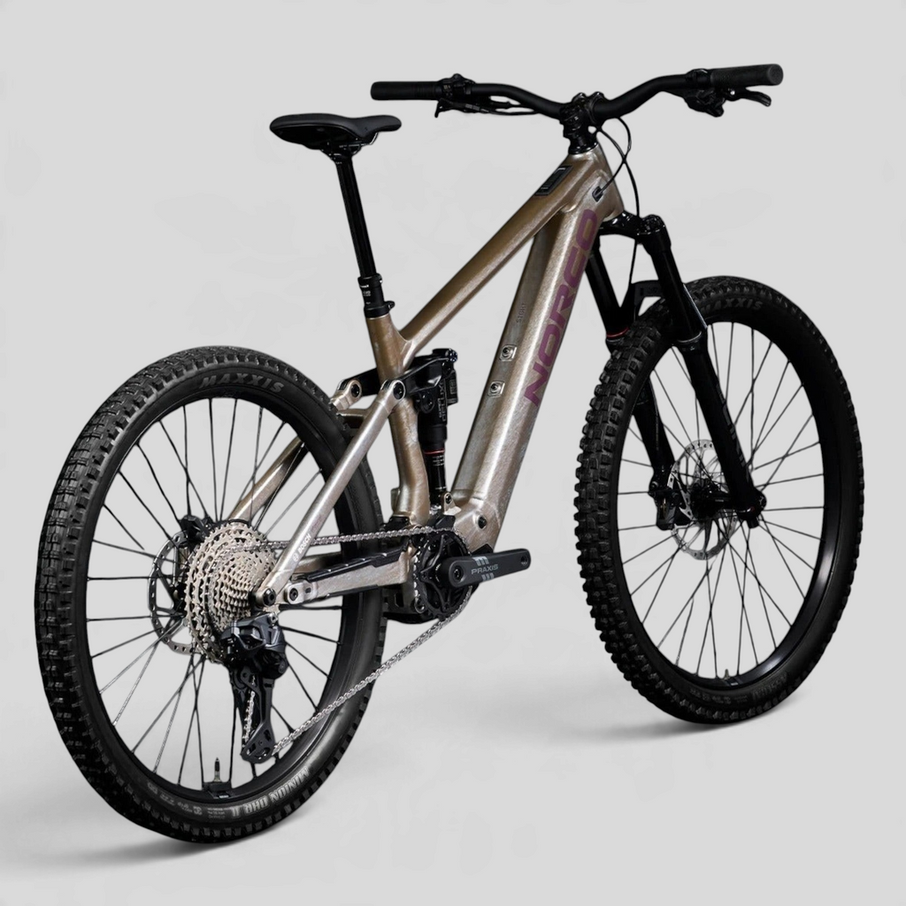 E-bike de montaña MZ Bikes Norco Sight VLT A1 2027 en color Floating Silver con configuración de ruedas mullet