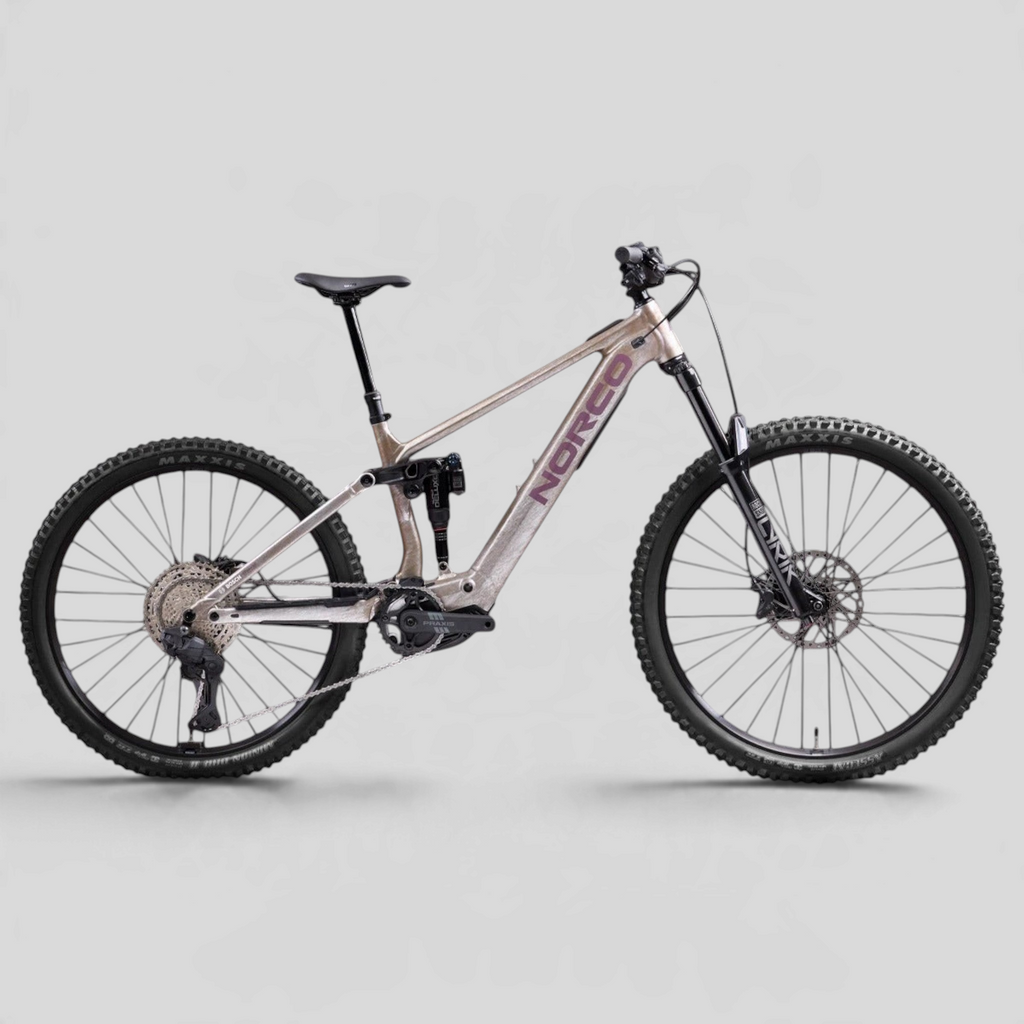 E-bike de montaña MZ Bikes Norco Sight VLT A1 2027 en color Floating Silver con configuración mullet y motor Bosch.