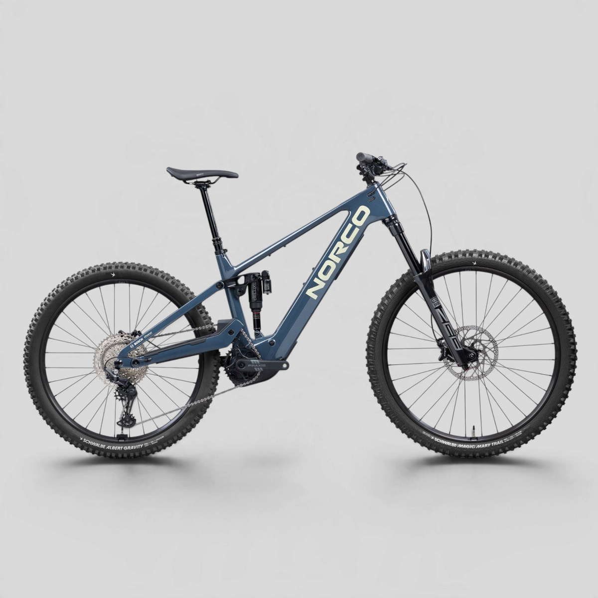 Bicicleta eléctrica de enduro MZ Bikes Norco Sight VLT CX C3 en color gris humo con cuadro de carbono y motor Bosch.