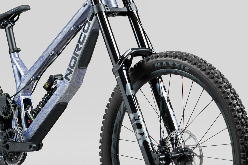 Norco Team DH 2 Fox, detalle horquilla Fox 40
