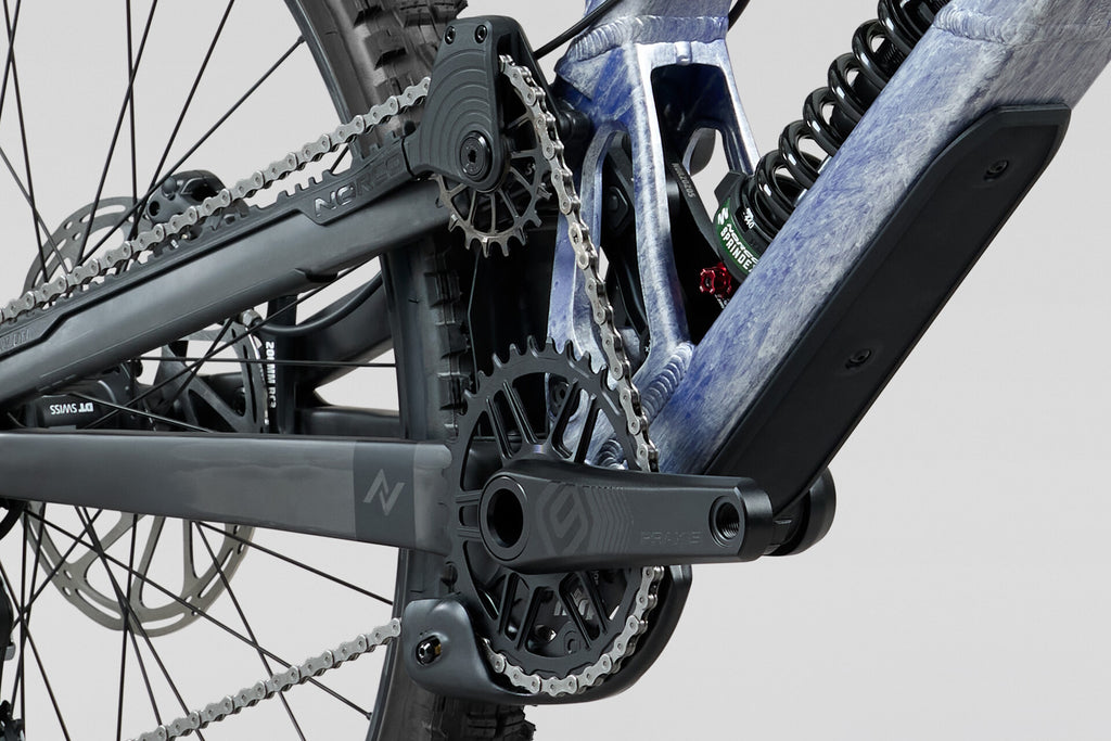 Norco Team DH 2 Fox, detalle pivote alto y suspensión
