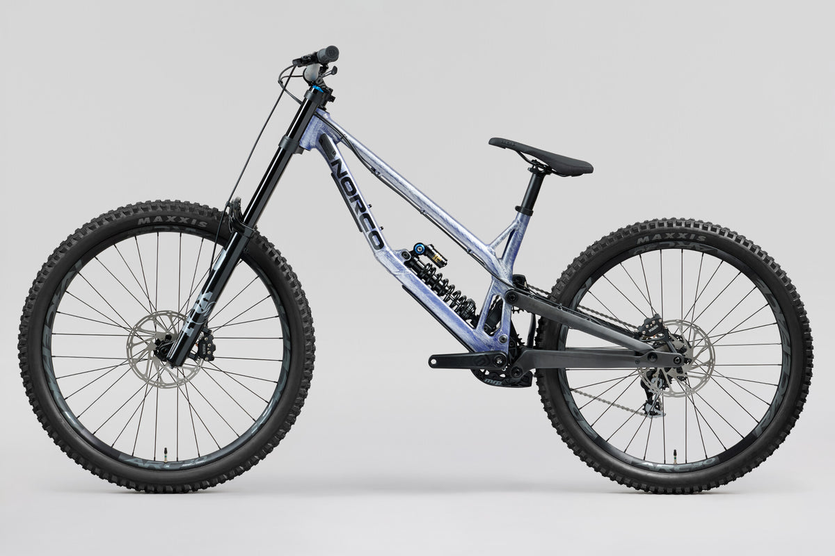 Norco Team DH 2 Fox Silver/Blue, vista lateral lado no motriz