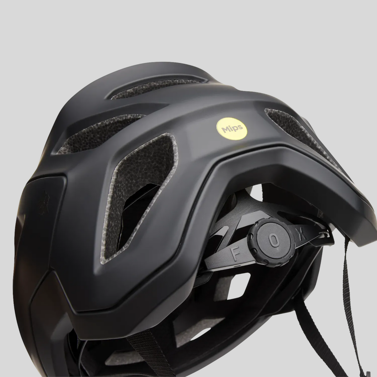Casco de ciclismo MZ Bikes FOX Speedframe Mips en color negro con sistema de ajuste 360 y ventilación optimizada