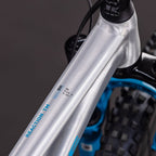 BICICLETA CUBE REACTION TM ONE RAWMETAL´N´BLUE