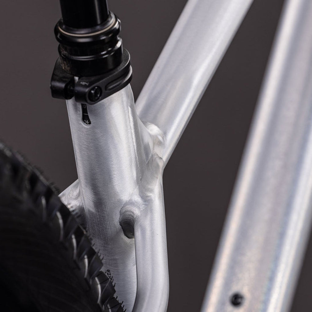 BICICLETA CUBE REACTION TM ONE RAWMETAL´N´BLUE